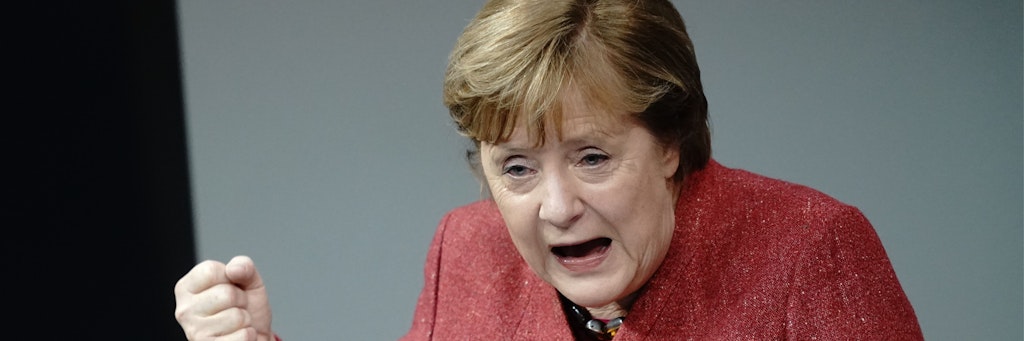 Bundeskanzlerin Angela Merkel (CDU) spricht während der Generaldebatte zum Bundeshaushalt im Bundestag.