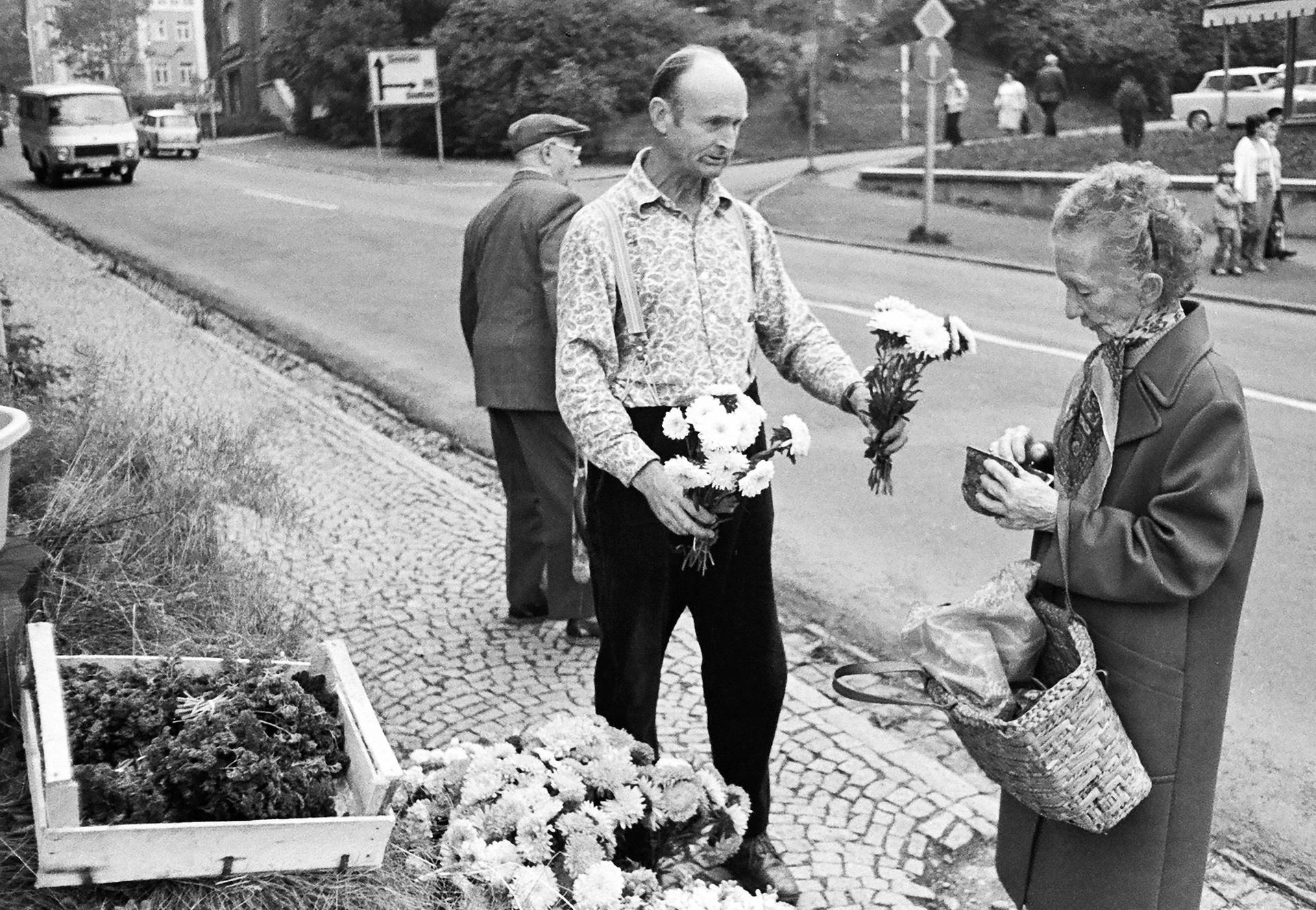 DDR: Erinnerungen an eine Zeit ohne Valentinstag: Als Blumen noch Pflückware waren: