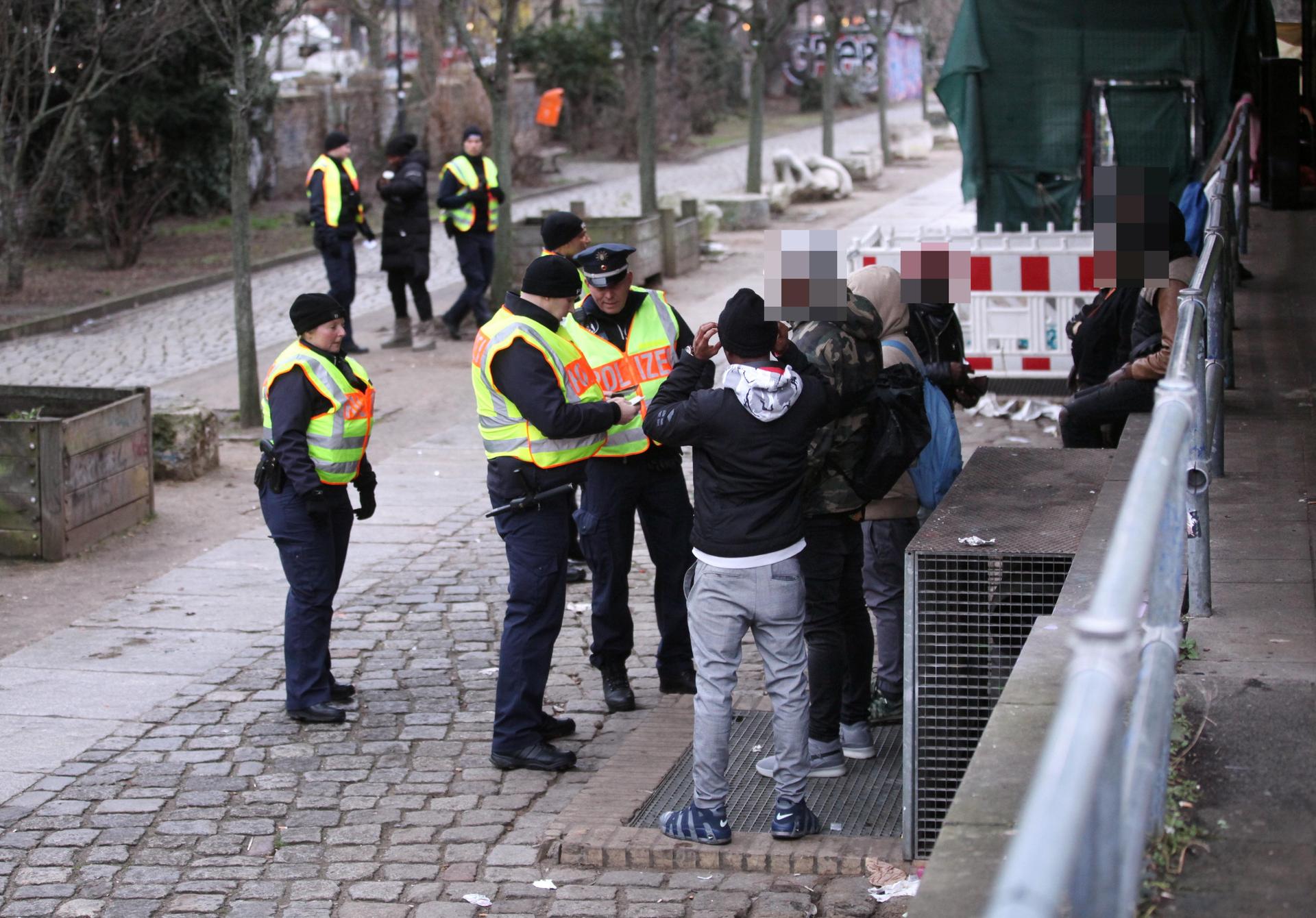 Image - Der Cannabis-Streit: Kreuzberg will Drogen-Touris aussperren