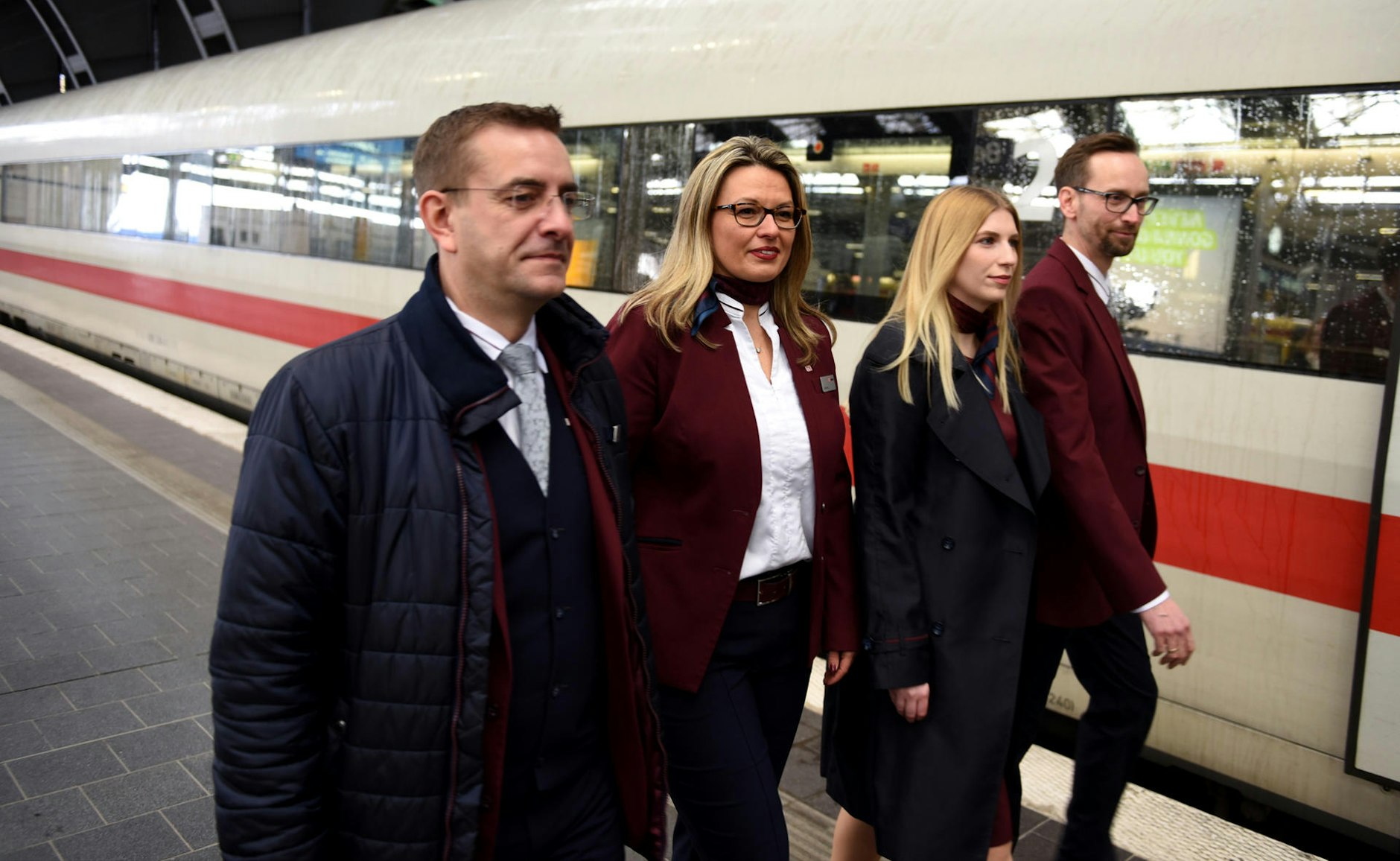Schick auf die Schiene Deutsche BahnMitarbeiter probieren neue Guido KretschmerKollektion