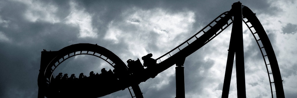 Die deutsche Wirtschaft fährt Achterbahn - noch geht es vor einem dunklen Konjunkturhimmel abwärts, die Hoffnung besteht, dass es 2021 wieder steil nach oben geht.