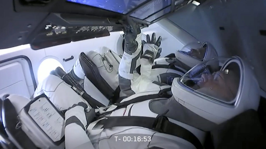 Die Astronauten Behnken und Hurley waren startklar. 16 Minuten 53 Sekunden vor dem Start kam der Abbruch.