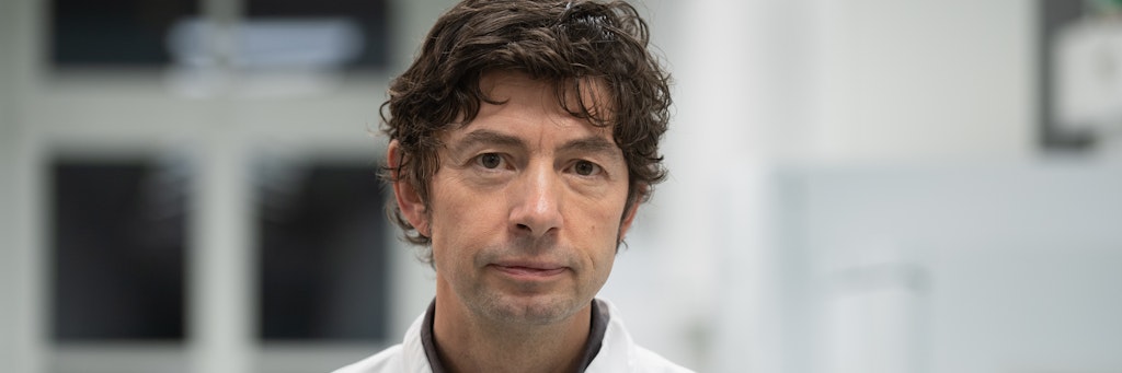Christian Drosten, Direktor des Instituts für Virologie an der Charité in Berlin, glaubt, dass Kontaktpersonenn künftig nur eine gute Woche in der Isolation verbringen müssen.