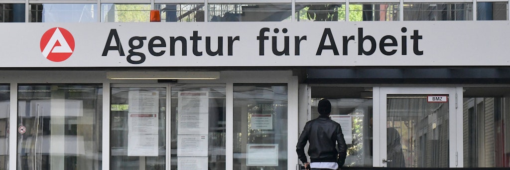 Für den Monat Mai erwarten die Experten einen Anstieg der Arbeitslosen um 180.000. 