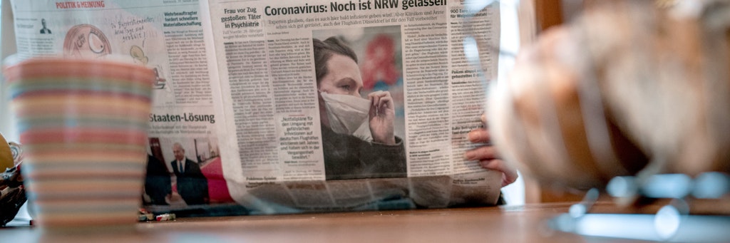 Eine Zeitung, die beim Bäcker ausliegt, geht durch viele Hände. (Symbolbild)