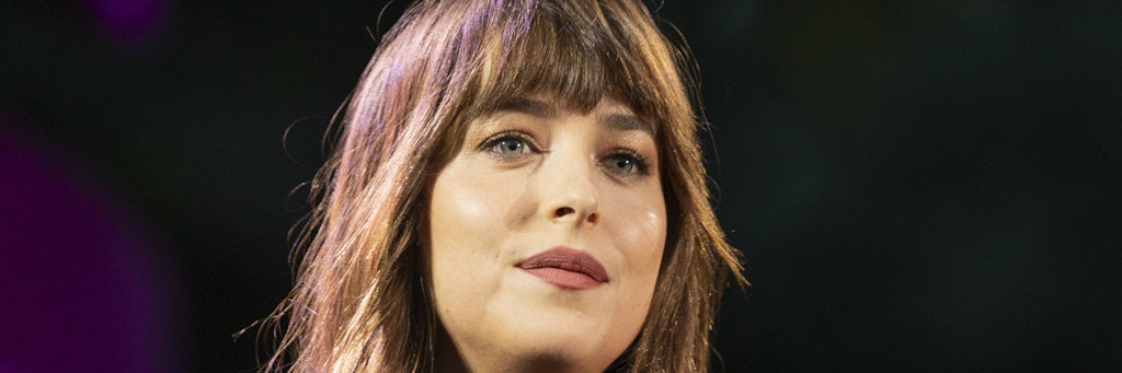 Schauspielerin Dakota Johnson ist die Tochter von Don Johnson und Melanie Griffith und absolvierte ihr Kinodebüt als Neunjährige an der Seite ihrer Mutter.