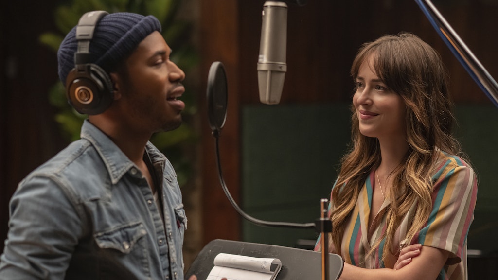 Dakota Johnson spielt in In „The High Note“ eine ambitionierte Assistentin, hier mit Filmpartner Kelvin Harrison Jr.