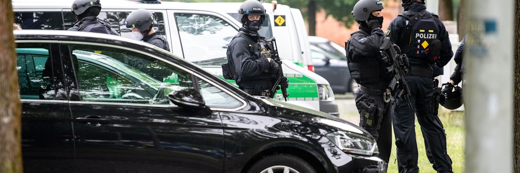 Drei Menschen wurden verletzt, als in München ein Fahrzeug in eine Gruppe von Menschen gefahren ist.