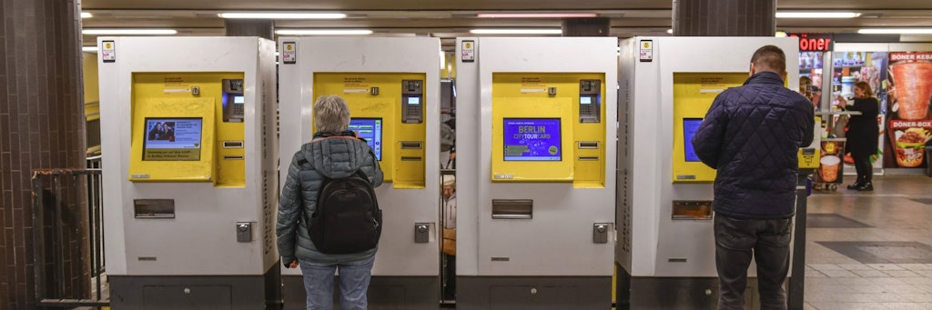 Der Gang zum Ticketautomat würde sich für Berliner erübrigen, wenn alle eine Abgabe für den Nahverkehr bezahlen müssten.