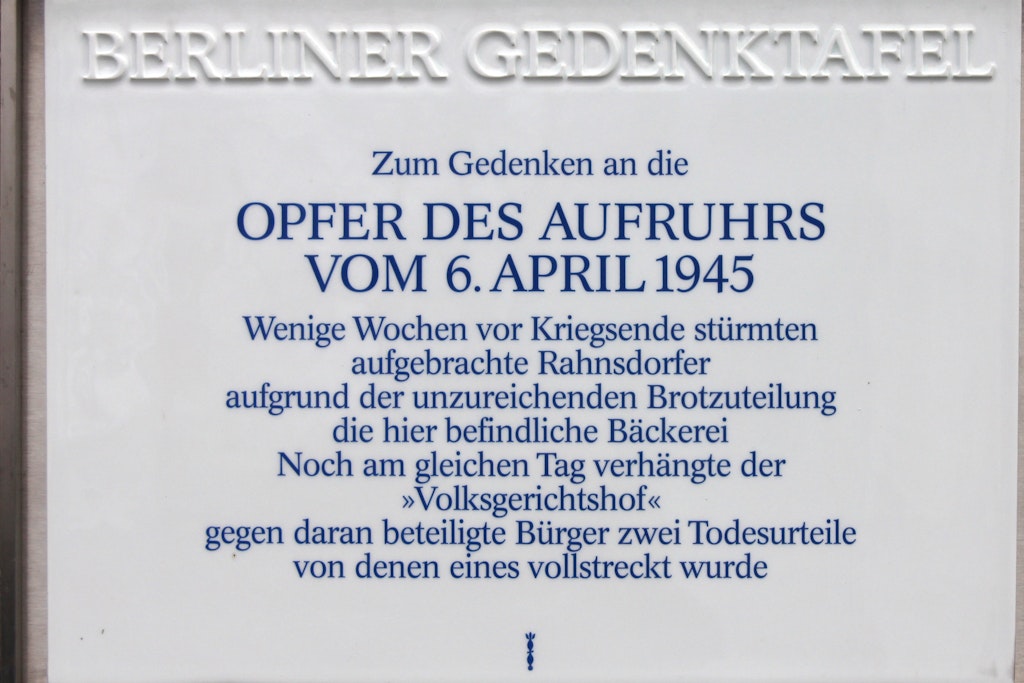 Der Bürgerverein Rahnsdorf kämpft um die Rückkehr dieser Gedenktafel, die an den Brotaufstand in dem Ortsteil vor 75 Jahren erinnert. 