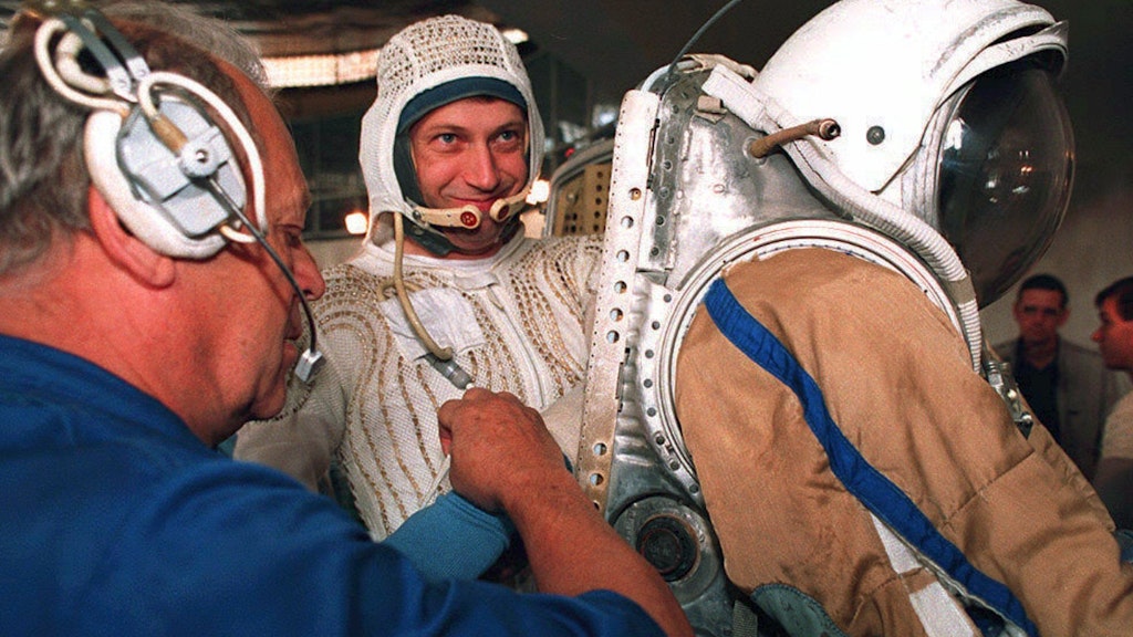  Der deutsche Austronaut Thomas Reiter beim Training für seinen Aufenthalt auf der russischen Raumstation "Mir".