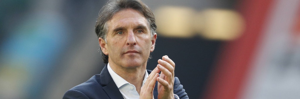 Respekt! Hertha-Cheftrainer Bruno Labbadia (54) gratuliert Ex-Klub Arminia Bielefeld zum Bundesliga-Aufstieg. 