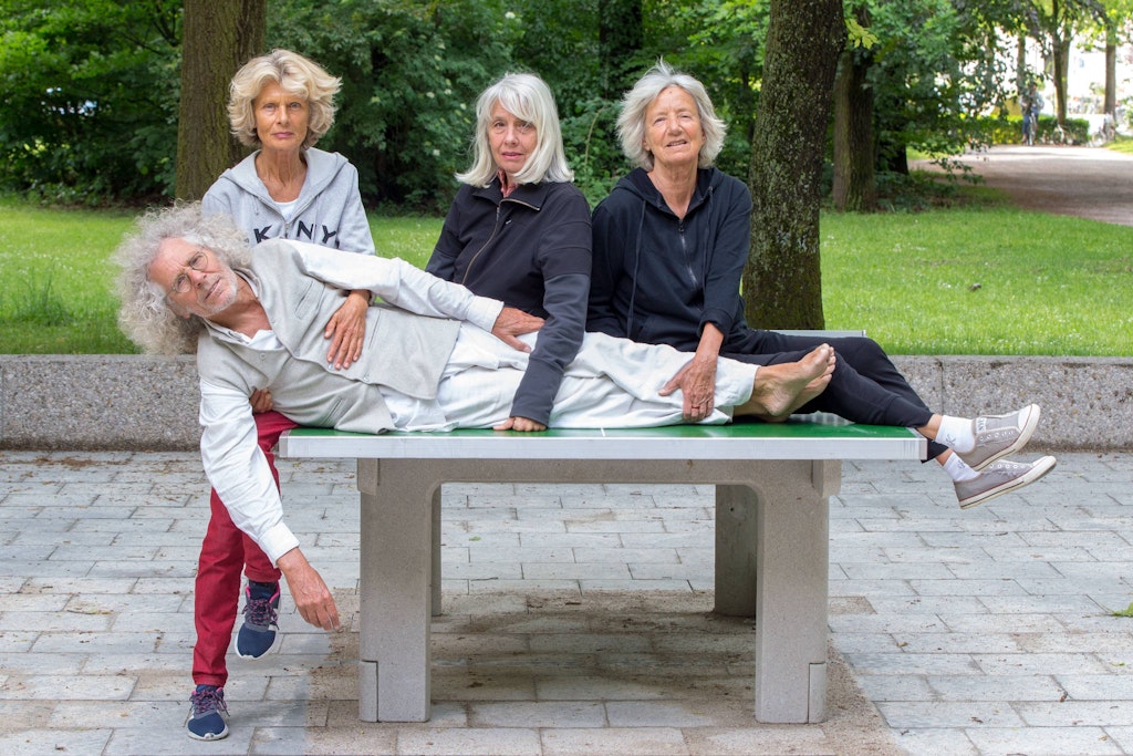 Rainer Langhans mit seinem Harem Brigitte Streubel , Gisela Getty und Christa Ritter.