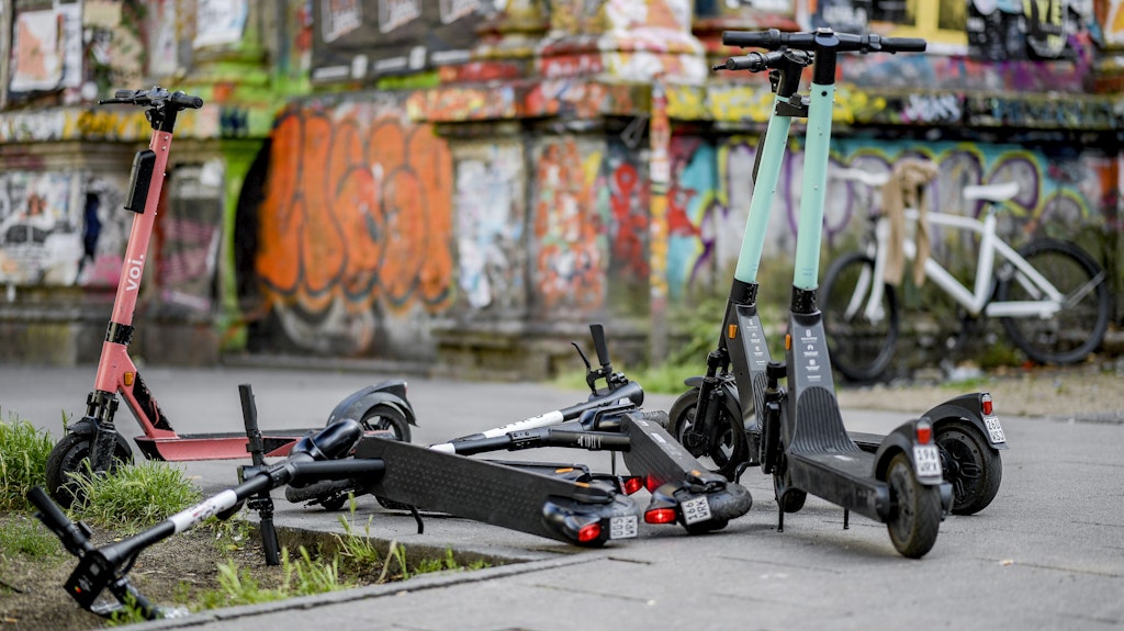 Elektro-Scooter sind seit nunmehr einem Jahr auf deutschen Straßen unterwegs. 