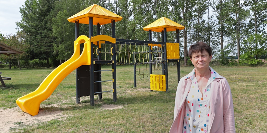 Birgit Kurth ist Amtsvorsteherin und Bürgermeisterin von Nossentiner Hütte. Auch auf diesem Spielplatz gingen Wrackteile nieder.