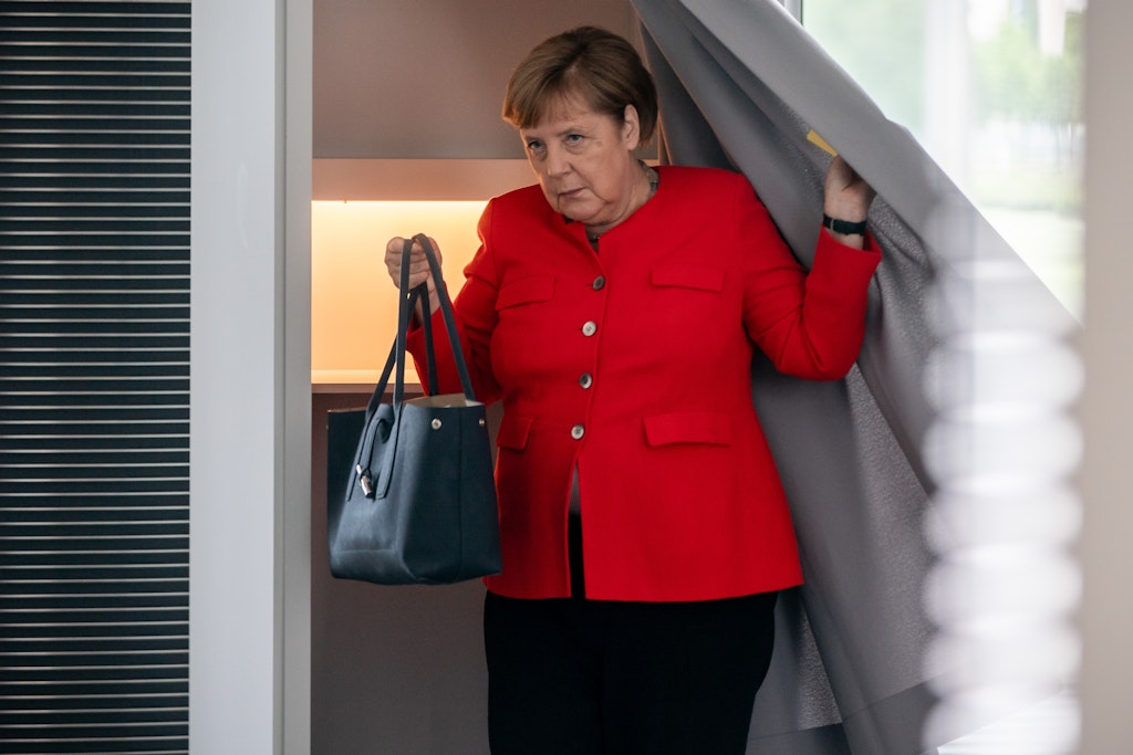 Kanzlerin Angela Merkel (CDU) stimmte nach ihrer Regierungserklärung über die neue Vizepräsidentin für das Bundesverfassungsgericht ab.