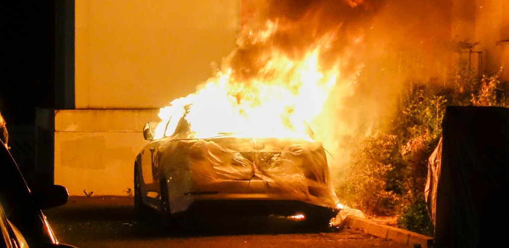 Beim zweiten Mal konnte die Feuerwehr den Kia nicht mehr vor den Flammen retten. 