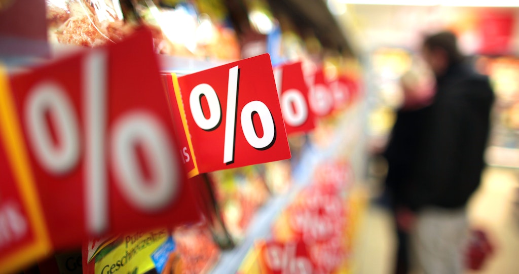 Die Mehrwertsteuer-Senkung gilt ab 1. Juli, einige Supermärkte senken schon vorab die Preise.