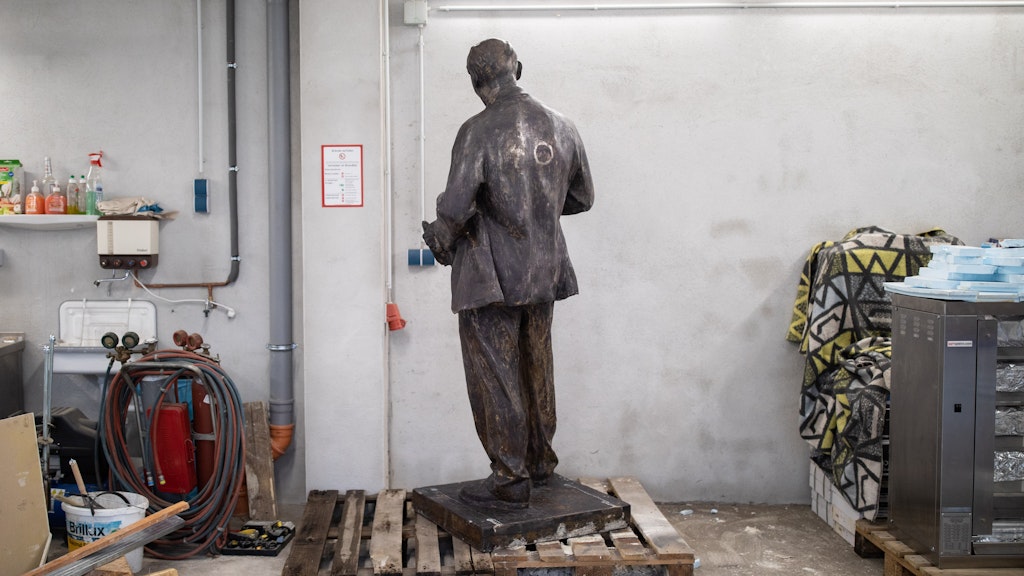 Lange Zeit war die Statue in einer Werkshalle untergebracht. Die Stadt Gelsenkirchen wollte die Aufstellung unbedingt verhindern.