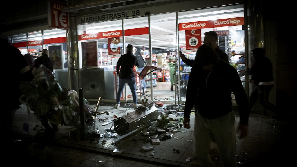 Geplündertes Geschäft in Stuttgart.