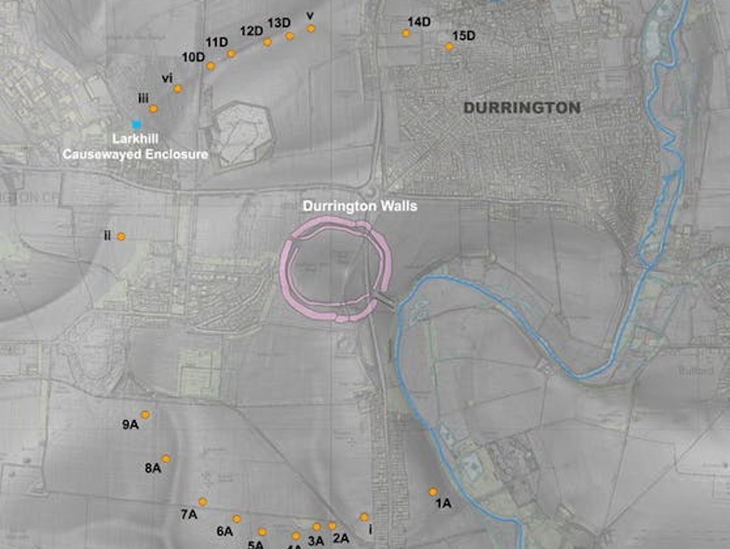 Die Schächte umgaben kreisförmig die Durrington Walls, eines des größten Monumente der Region.