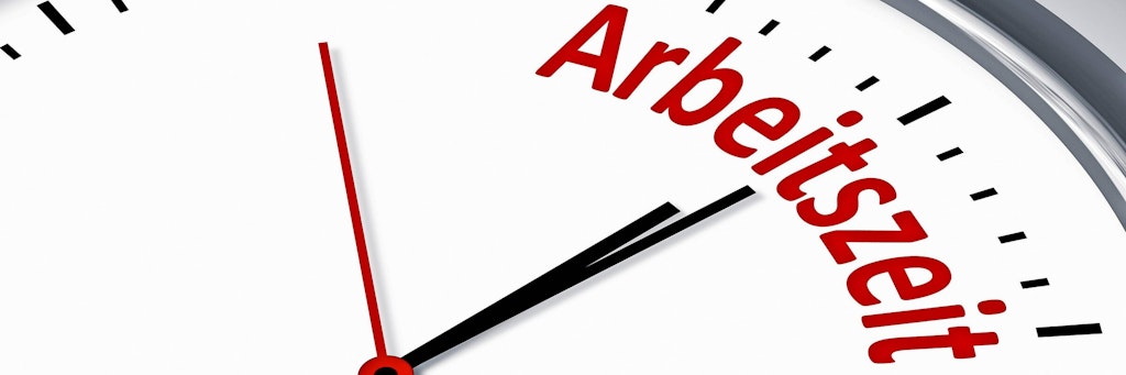 Wenn im Arbeitsvertrag genaue Arbeitszeiten festgeschrieben sind, kann der Arbeitgeber sie nicht einfach verschieben.