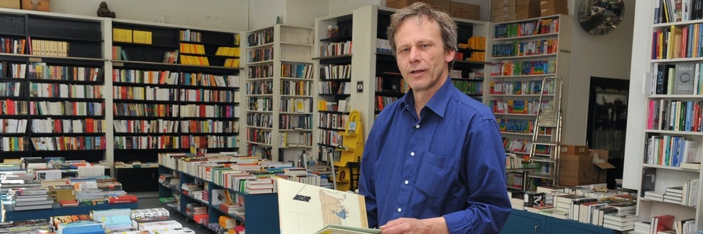 Thorsten Willenbrock in seinem Buchladen Kisch & Co in der Oranienstraße 25.