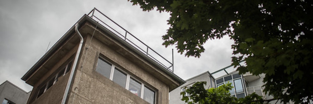 Der ehemalige Wachturm an der deutsch-deutschen Grenze in der Kieler Strasse.