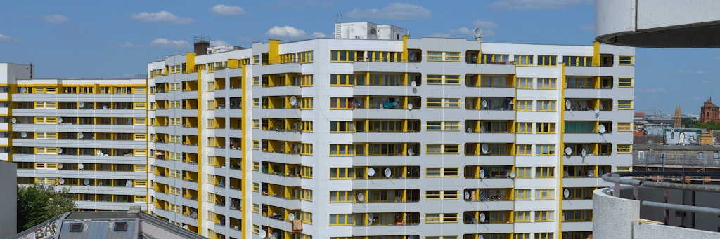 Im Zentrum Kreuzberg, einem Bau aus den 1970er Jahren könnte auch Asbest verbaut worden sein.