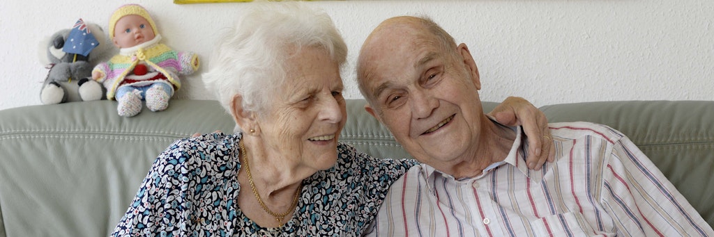 Dorle und Karlheinz lachen nach 70 Jahren noch immer miteinander. 