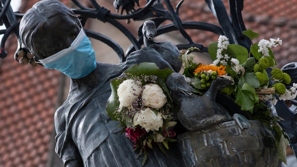 Die Zinnfigur am Göttinger Gänselieselbrunnen: Die niedersächsische Stadt hat es in die Schlagzeilen geschafft - wegen ausufernden Feiern zum Zuckerfest.
