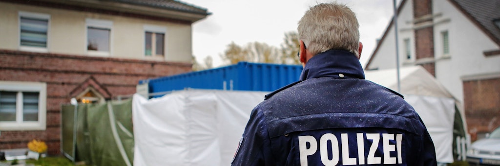 November 2019: Polizei und THW durchsuchen im Zusammenhang mit dem Missbrauchsfalls Bergisch Gladbach ein Haus im nordrhein-westfälischen Alsdorf. Nun sind viele weitere Spuren aufgetaucht.