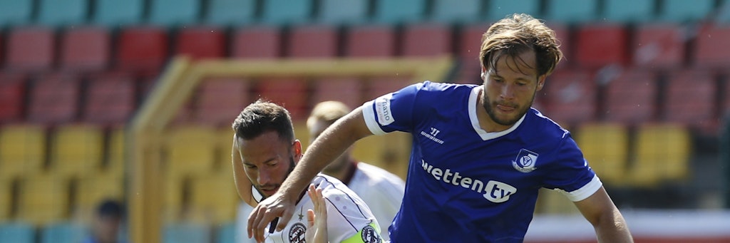 Bald Teamkollegen, aber im Pokal vielleicht noch Konkurrenten: Benjamin Förster (r.) und Dynamos Ronny Garbuschewski.