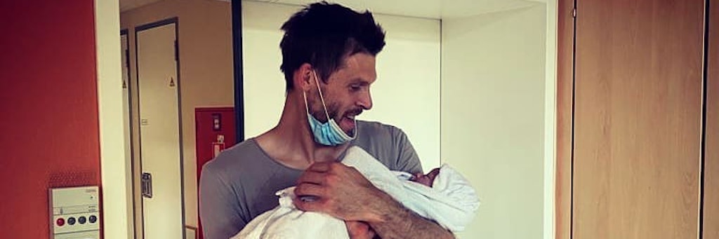 Mächtig stolz: Herthas Schlussmann Rune Jarstein ist zum dritten Mal Vater geworden. 