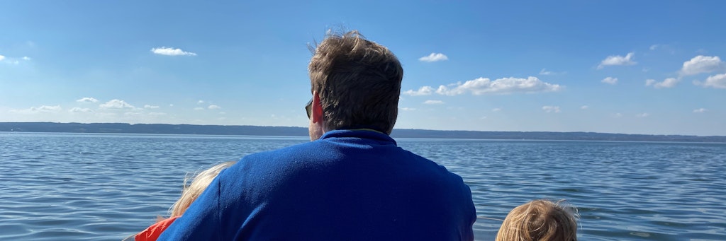 Björn Vedder mit seinen Kindern auf dem Ammersee bei München. 