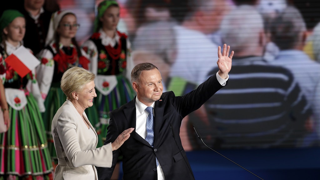Präsident Andrzej Duda mit Ehefrau Agata - der 48-Jährige aus den Reihen der nationalkonservativen PiS-Partei kämpft um eine weitere Amtszeit. 