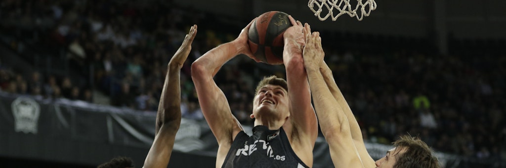 Am Korb ist Ben Lammers kaum zu stoppen.