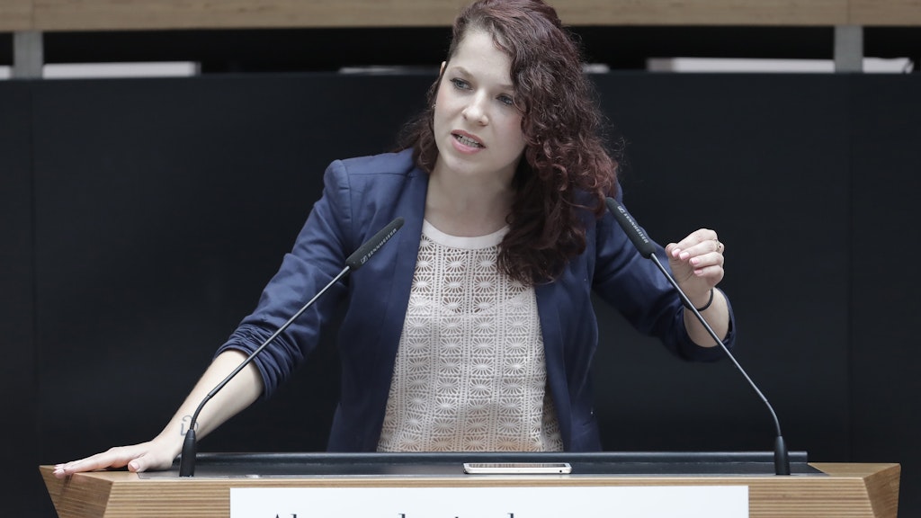 Auch die Linken-Fraktionschefin im Berliner Abgeordnetenhaus Anne Helm (Die Linke) hat Drohschreiben erhalten.
