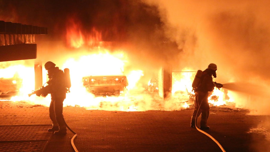 Feuerwehr im Großeinsatz in Neukölln.