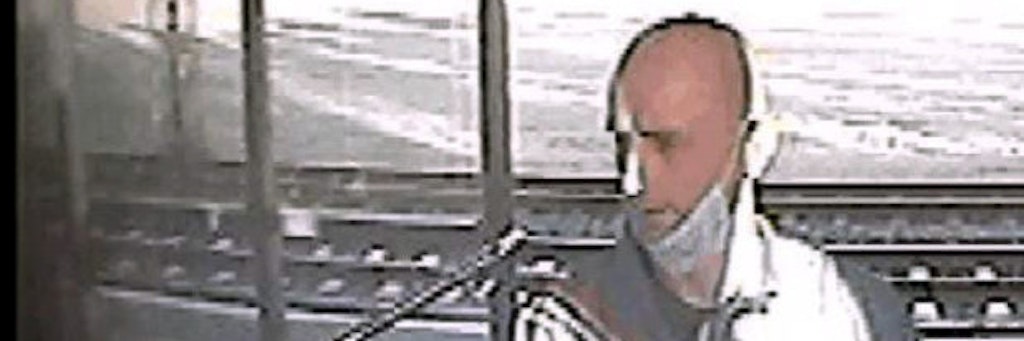 Die Identität des auf dem Fahndungsbild abgelichteten Mannes ist der Polizei bekannt.