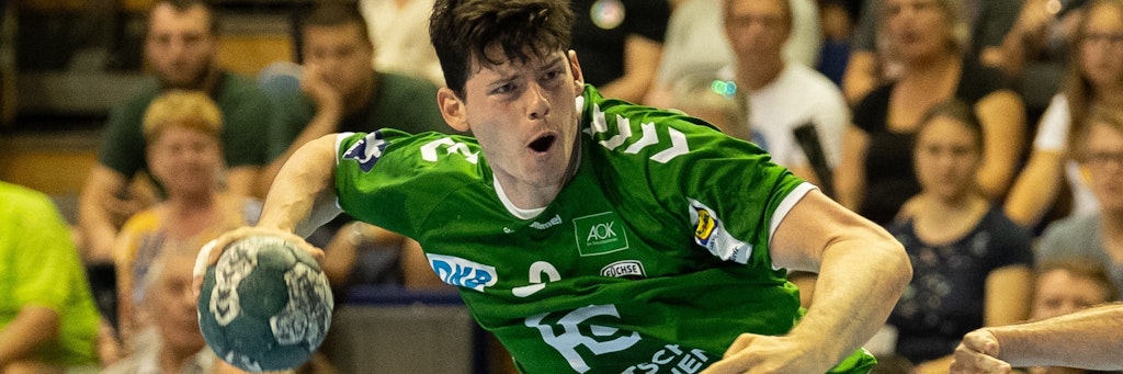 Simon Ernst hat eine lange Leidenszeit hinter sich. Nach drei Knie-Operationen will er bald wieder für die Füchse spielen.