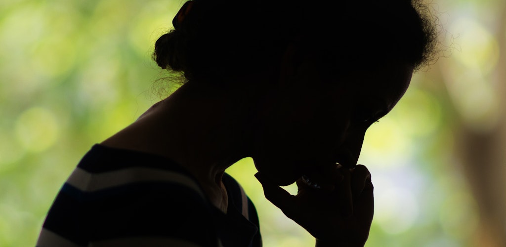 Soziale Phobien lassen sich nur selten alleine bewältigen und können Depressionen und Suchterkrankungen nach sich ziehen. 