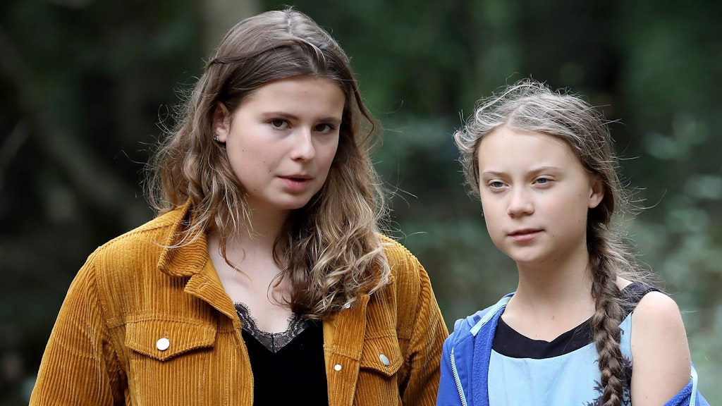 Greta Thunberg mit der deutschen Aktivistin Luisa Neubauer im Hambacher Forst. 