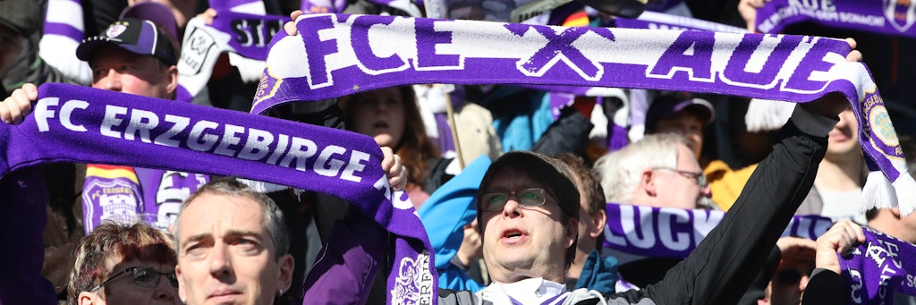 Die Fans des FC Erzgebirge Aue.