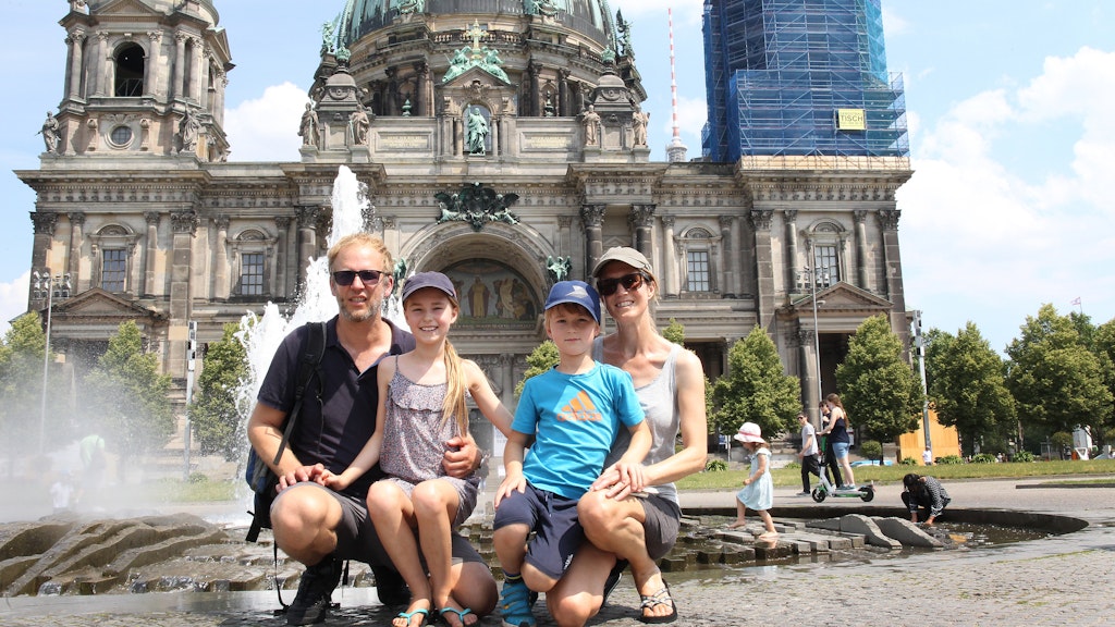 Thomas und Maren Rüger sind mit ihren Kindern Lotte und Gustav aus Kassel angereist. 
