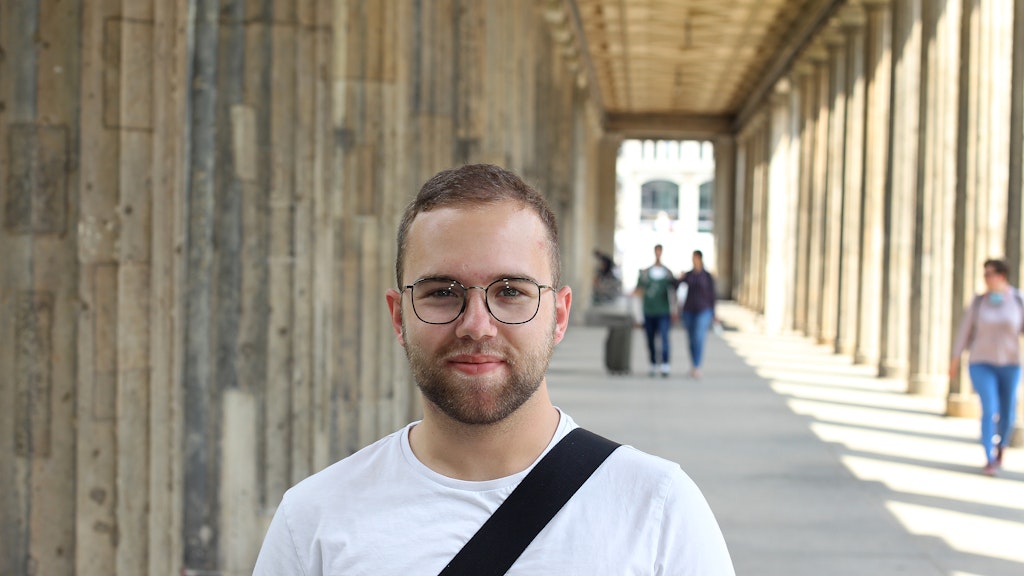 Bastian Degmayr ist für einen Wochenendtrip nach Berlin gekommen.