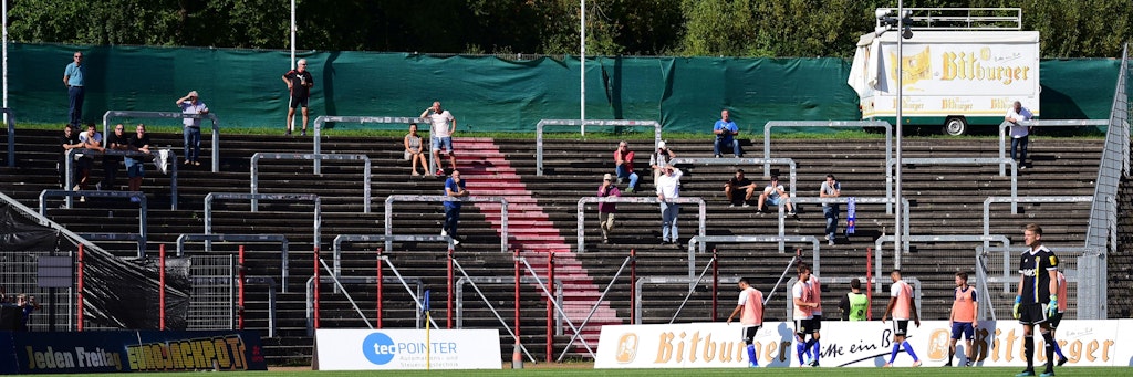 So könnte es in vielen Sportstätten in diesem Jahr aussehen: Mit Abstand und ohne Stimmung sollen bald wieder Zuschauer dabei sein. 