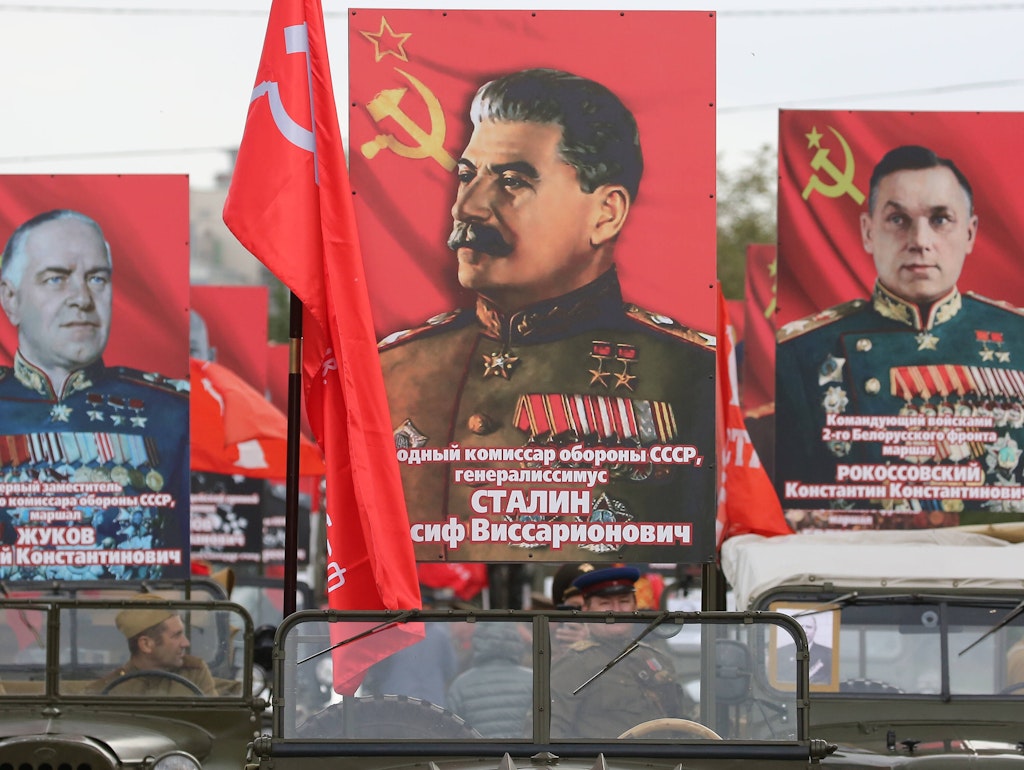 Stalin wird in Russland zunehmend rehabilitiert. In Wolgograd – einst Stalingrad – wurde sein Porträt bei einer halb offiziellen Parade zum 75.Jahrestag des Sieges über Deutschland mitgeführt. 