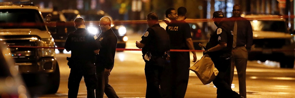 Bei einer Beerdigung ist es in Chicago zu einer heftigen Schießerei gekommen.