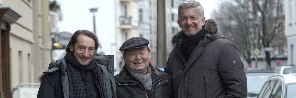 Ernst-Georg Schwill (Mitte) mit seinen einstigen Tatort-Kollegen Dominic Raacke (re.) und Boris Aljinovic.<br><br><br>